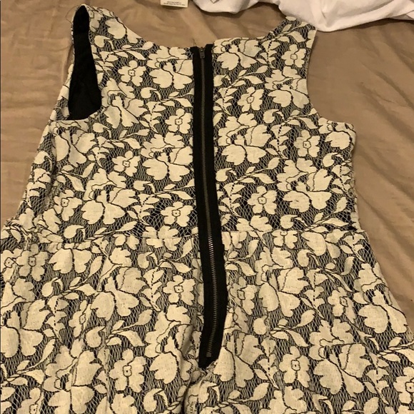 Black and white lace dress - Picture 2 of 2